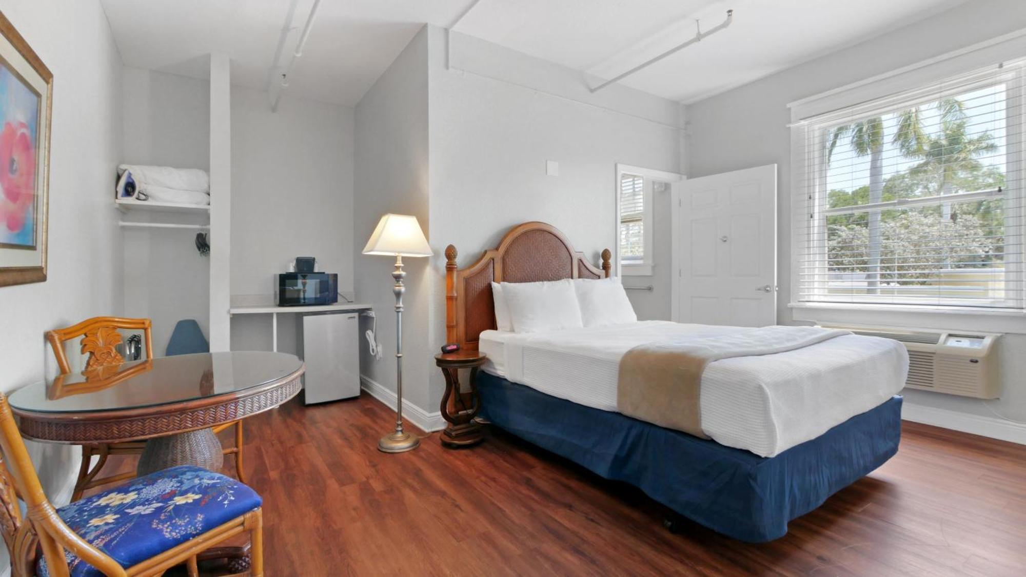 Hotel Crystal Bay Historic