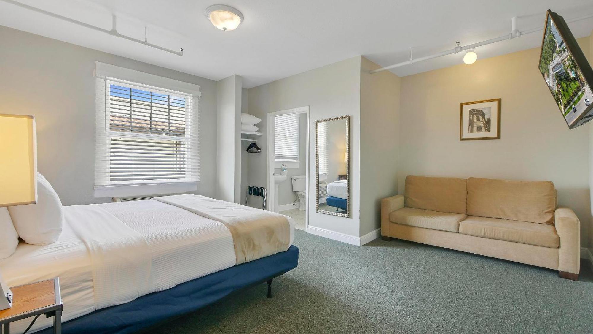 Hotel Crystal Bay Historic 3*